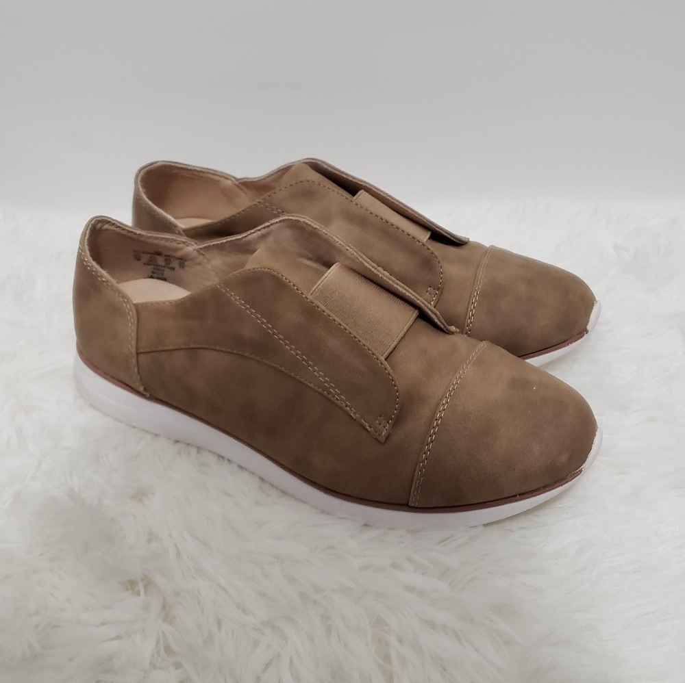 🎀 Slip On Sneakers